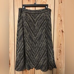 JONES NEW YORK Women's 100% Silk Flare Skirt chevron print Size 10 Lining midi